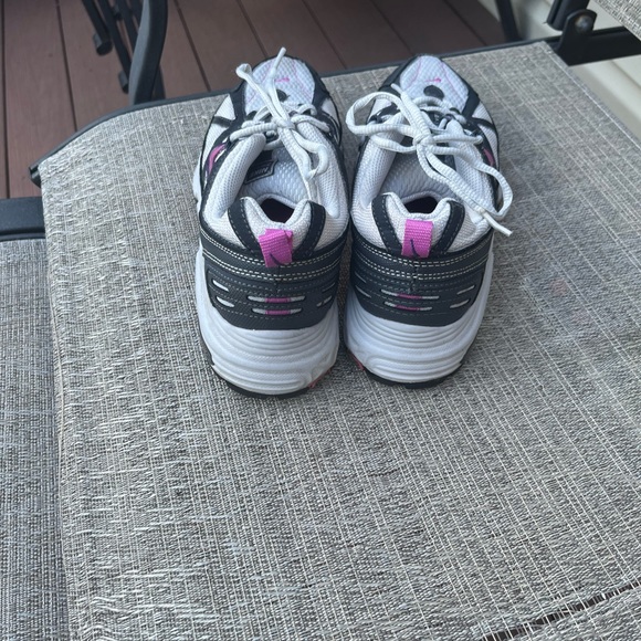 Nike Trail Running Shoes, women size 8.5, very good condition. - Picture 2 of 6